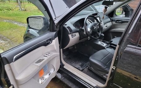 Mitsubishi Pajero Sport II рестайлинг, 2014 год, 1 750 000 рублей, 12 фотография