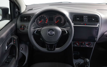 Volkswagen Polo VI (EU Market), 2018 год, 675 000 рублей, 10 фотография