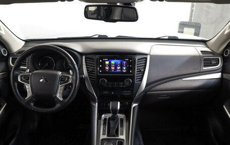 Mitsubishi Pajero Sport III рестайлинг, 2018 год, 2 799 000 рублей, 8 фотография