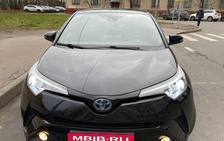 Toyota C-HR I рестайлинг, 2019 год, 2 700 000 рублей, 4 фотография