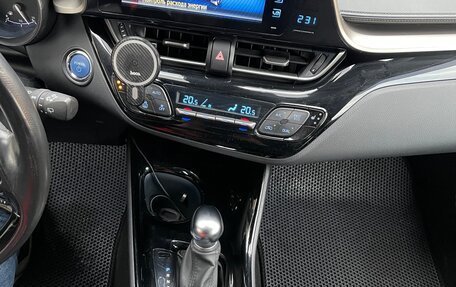 Toyota C-HR I рестайлинг, 2019 год, 2 700 000 рублей, 13 фотография