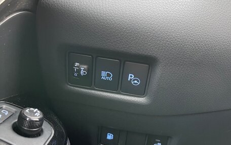 Toyota C-HR I рестайлинг, 2019 год, 2 700 000 рублей, 14 фотография