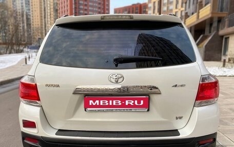 Toyota Highlander III, 2013 год, 1 550 000 рублей, 3 фотография