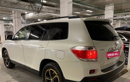 Toyota Highlander III, 2013 год, 1 550 000 рублей, 4 фотография