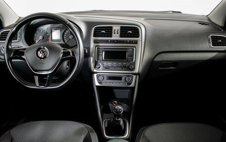 Volkswagen Polo VI (EU Market), 2015 год, 1 040 000 рублей, 11 фотография