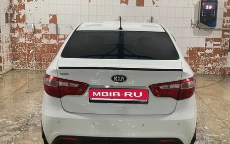 KIA Rio III рестайлинг, 2013 год, 820 000 рублей, 2 фотография