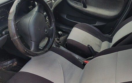 Daewoo Nexia I рестайлинг, 2002 год, 109 000 рублей, 6 фотография