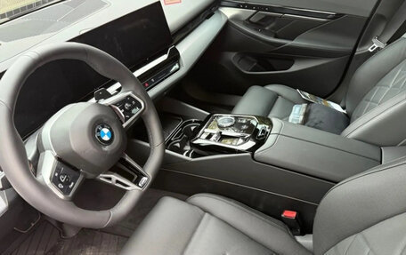 BMW 5 серия, 2025 год, 6 800 000 рублей, 6 фотография