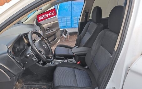 Mitsubishi Outlander III рестайлинг 3, 2012 год, 780 000 рублей, 17 фотография