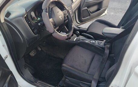 Mitsubishi Outlander III рестайлинг 3, 2013 год, 1 700 000 рублей, 8 фотография