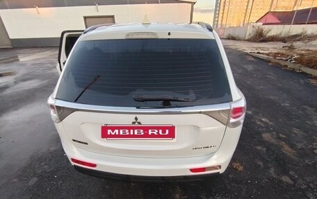 Mitsubishi Outlander III рестайлинг 3, 2013 год, 1 700 000 рублей, 3 фотография