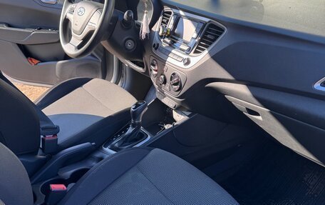 Hyundai Solaris II рестайлинг, 2017 год, 1 100 000 рублей, 4 фотография