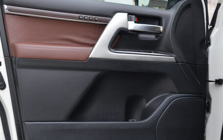 Toyota Land Cruiser 200, 2016 год, 4 490 000 рублей, 21 фотография