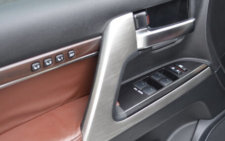 Toyota Land Cruiser 200, 2016 год, 4 490 000 рублей, 22 фотография