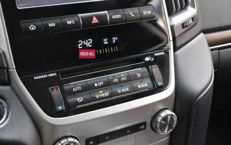 Toyota Land Cruiser 200, 2016 год, 4 490 000 рублей, 18 фотография