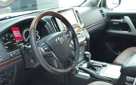 Toyota Land Cruiser 200, 2016 год, 4 490 000 рублей, 24 фотография