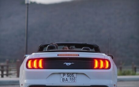 Ford Mustang VI рестайлинг, 2019 год, 2 500 000 рублей, 4 фотография