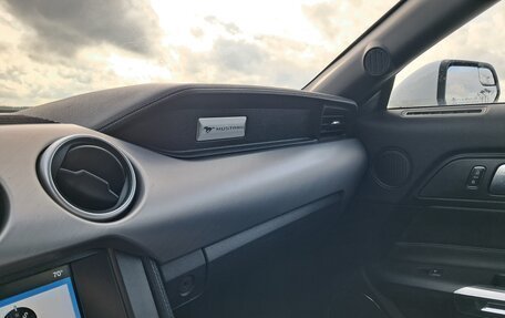 Ford Mustang VI рестайлинг, 2019 год, 2 500 000 рублей, 18 фотография