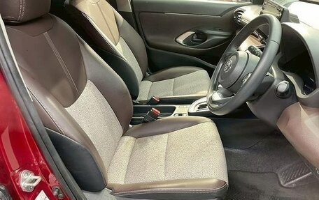 Toyota Yaris Cross, 2022 год, 1 495 000 рублей, 13 фотография