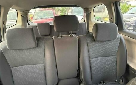 Toyota Wish II, 2011 год, 1 000 000 рублей, 14 фотография