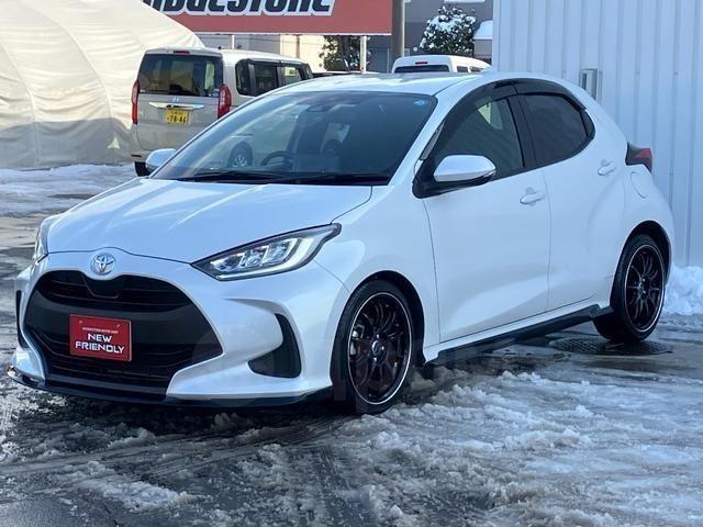 Toyota Yaris III рестайлинг 2, 2021 год, 915 000 рублей, 1 фотография