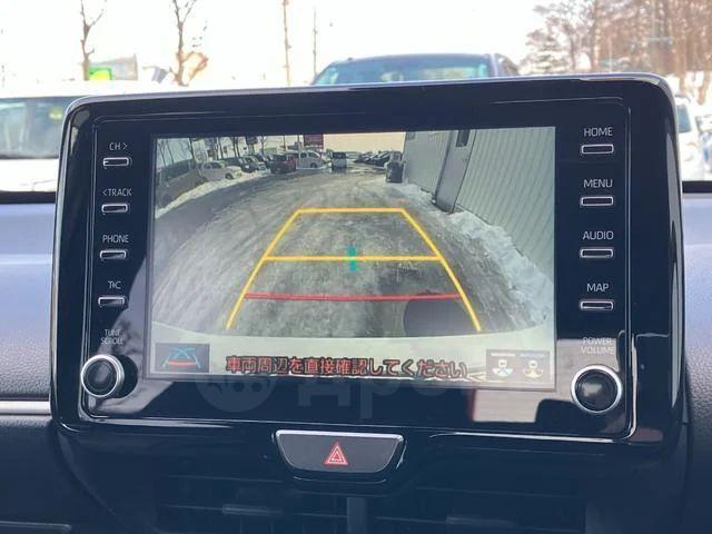 Toyota Yaris III рестайлинг 2, 2021 год, 915 000 рублей, 10 фотография