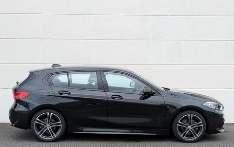 BMW 1 серия, 2022 год, 1 450 000 рублей, 5 фотография