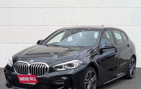 BMW 1 серия, 2022 год, 1 450 000 рублей, 3 фотография