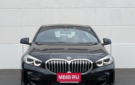 BMW 1 серия, 2022 год, 1 450 000 рублей, 2 фотография