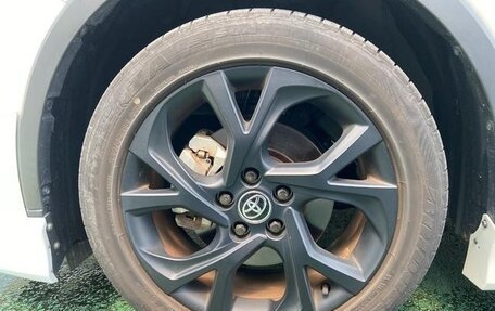 Toyota C-HR I рестайлинг, 2022 год, 1 740 000 рублей, 10 фотография