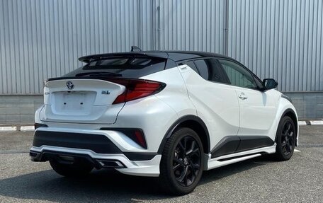 Toyota C-HR I рестайлинг, 2022 год, 1 740 000 рублей, 7 фотография