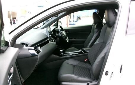 Toyota C-HR I рестайлинг, 2022 год, 1 740 000 рублей, 12 фотография