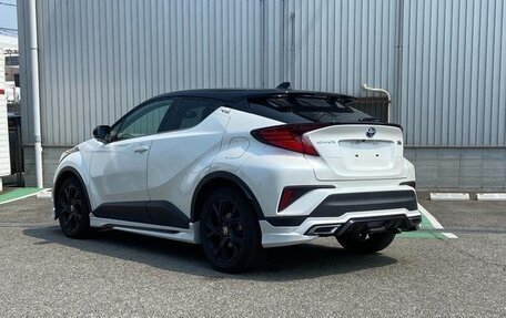 Toyota C-HR I рестайлинг, 2022 год, 1 740 000 рублей, 5 фотография