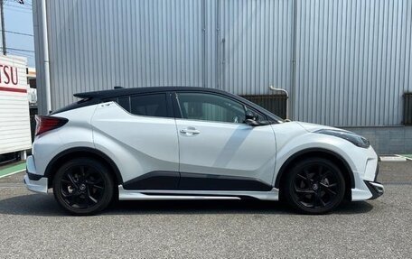 Toyota C-HR I рестайлинг, 2022 год, 1 740 000 рублей, 8 фотография