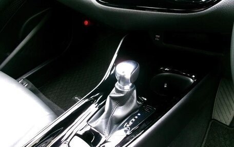 Toyota C-HR I рестайлинг, 2022 год, 1 740 000 рублей, 21 фотография