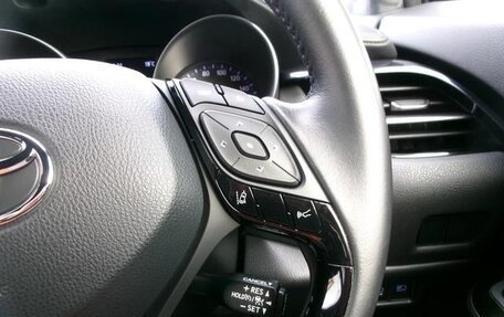 Toyota C-HR I рестайлинг, 2022 год, 1 740 000 рублей, 20 фотография