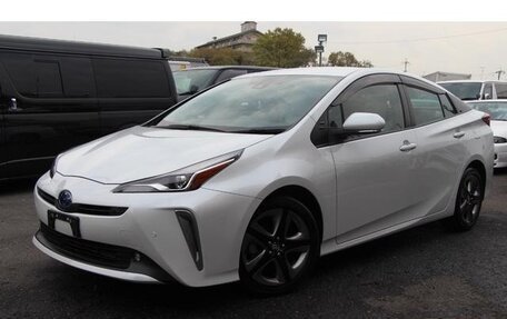 Toyota Prius IV XW50, 2022 год, 1 750 000 рублей, 3 фотография