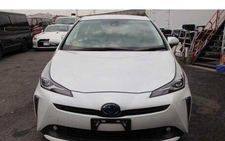 Toyota Prius IV XW50, 2022 год, 1 750 000 рублей, 2 фотография