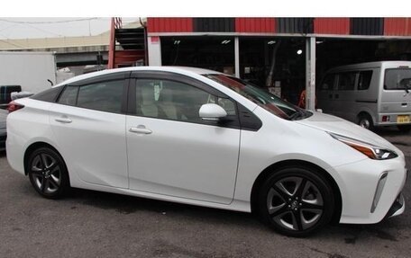 Toyota Prius IV XW50, 2022 год, 1 750 000 рублей, 7 фотография