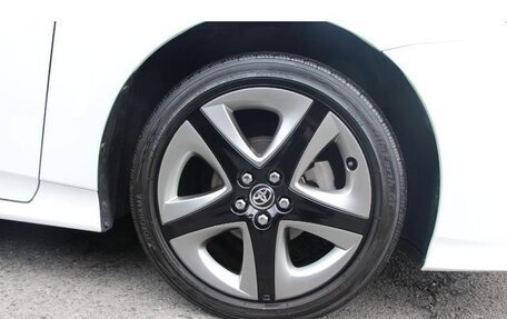 Toyota Prius IV XW50, 2022 год, 1 750 000 рублей, 8 фотография