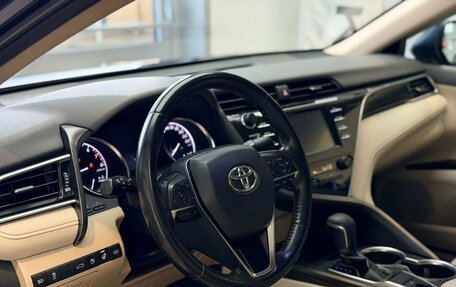 Toyota Camry, 2018 год, 2 850 000 рублей, 8 фотография