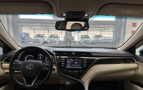 Toyota Camry, 2018 год, 2 850 000 рублей, 11 фотография