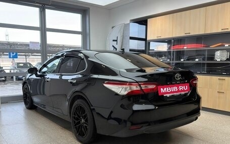 Toyota Camry, 2018 год, 2 850 000 рублей, 7 фотография