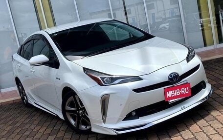 Toyota Prius IV XW50, 2022 год, 1 760 000 рублей, 2 фотография