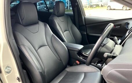 Toyota Prius IV XW50, 2022 год, 1 760 000 рублей, 10 фотография