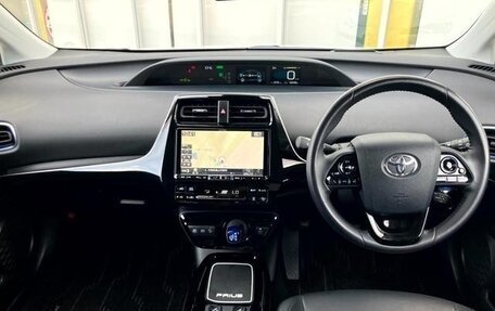 Toyota Prius IV XW50, 2022 год, 1 760 000 рублей, 12 фотография