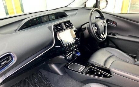 Toyota Prius IV XW50, 2022 год, 1 760 000 рублей, 13 фотография