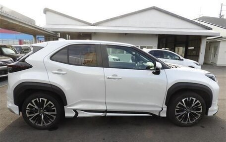 Toyota Yaris Cross, 2022 год, 1 626 000 рублей, 5 фотография