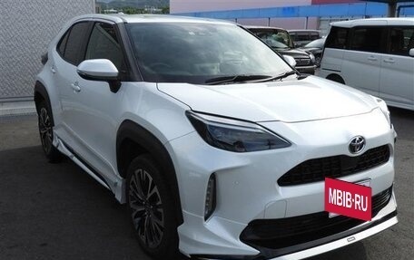 Toyota Yaris Cross, 2022 год, 1 626 000 рублей, 3 фотография