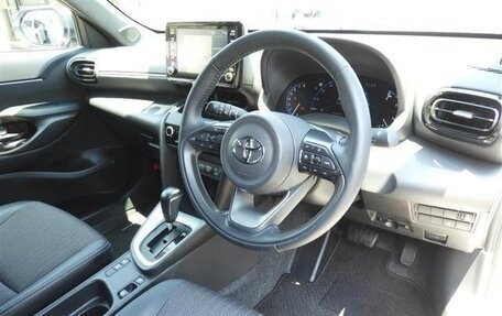 Toyota Yaris Cross, 2022 год, 1 626 000 рублей, 10 фотография